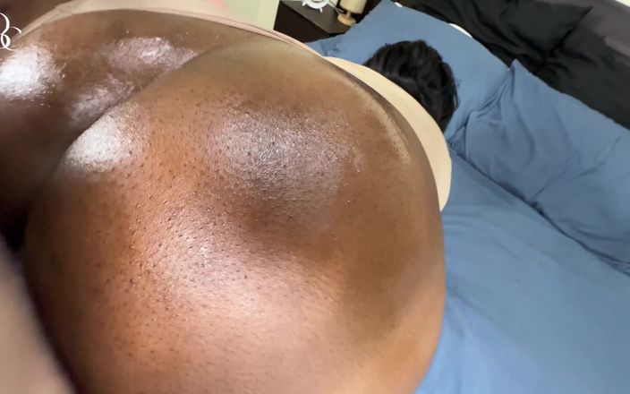 BootyClapper187: सांवली सौतेली मम्मी ने आखिरकार अपने सौतेले बेटे को उसकी तंग गांड चोदने दी