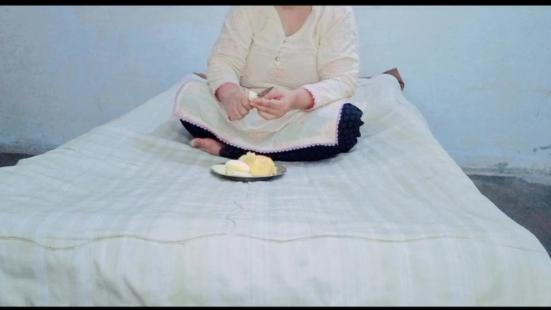 Silent boy: 割水果和吃水果我的阿姨水果khati hoi阿姨ky sht mazayye