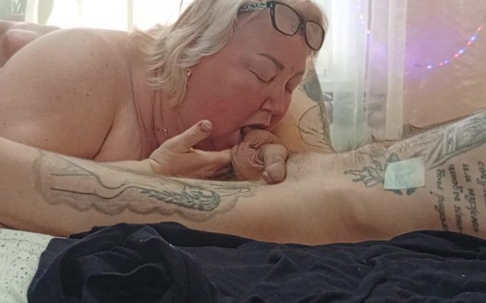 Zona901: Eu exibi meu pau para minha colega de quarto para...