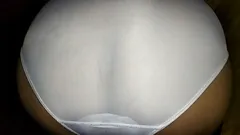 牧師の妻は彼女のパンティーと彼女の女性的なタオルを彼女の日々パート3アルティメットで示しています