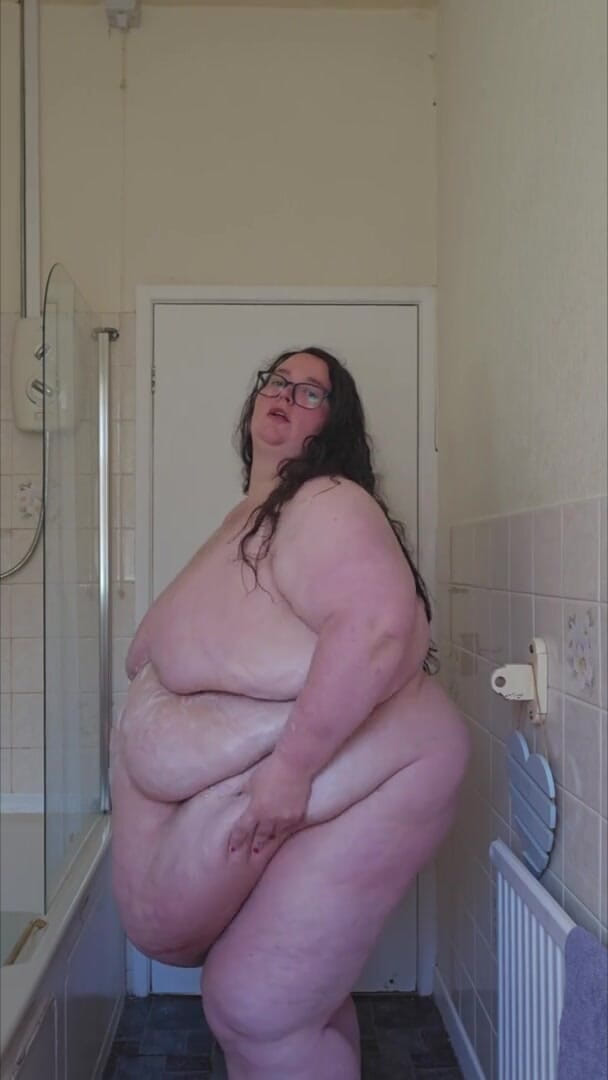 SSBBWLadyBrads: SSBBW Fat Goddess Foams up Fat Body Part 2