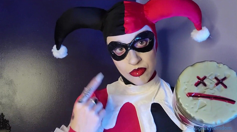 Geeky Femdom: Harley ajută la Nightwing