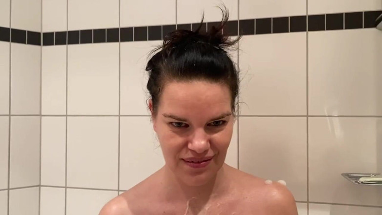 Jenny-Cum84: Myj mnie!