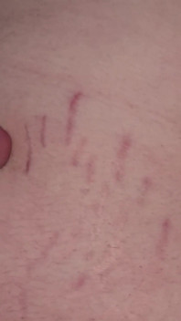 Baise et éjaculation dans son nombril