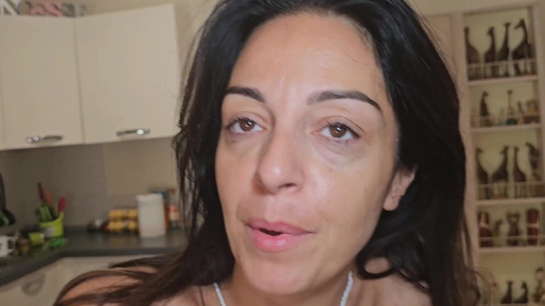 Ferrero anal experience: Italiaanse kok wordt geneukt aan tafel