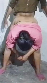 Mooi jong Indisch heet seksmeisje rijpe man duwt Hils xxx pik in Desis natte vagina bij sperma