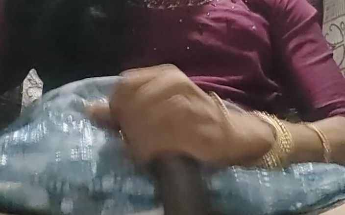 Keerthanakeerthi95: 伝統的なレハンガでのインドの弱虫ストッキングとカミング