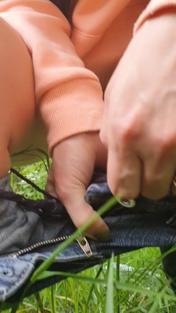 Serenexx: Rychlé čůrání v lese