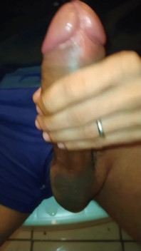 I Often Can't Stand Being Without Sex, so I Masturbate My Big Dick