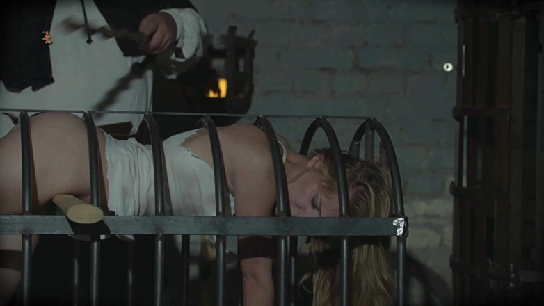 Inquisition and prison world: Cosa fare con una cameriera bionda in gabbia