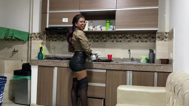 ivonnejones: Pov - sekretaris seksi yang sensual menggoda teman bosnya sendiri - ivonne...