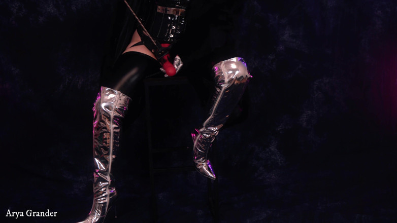 Arya Grander: Fur femdom POV in French: Chastity and strap-on