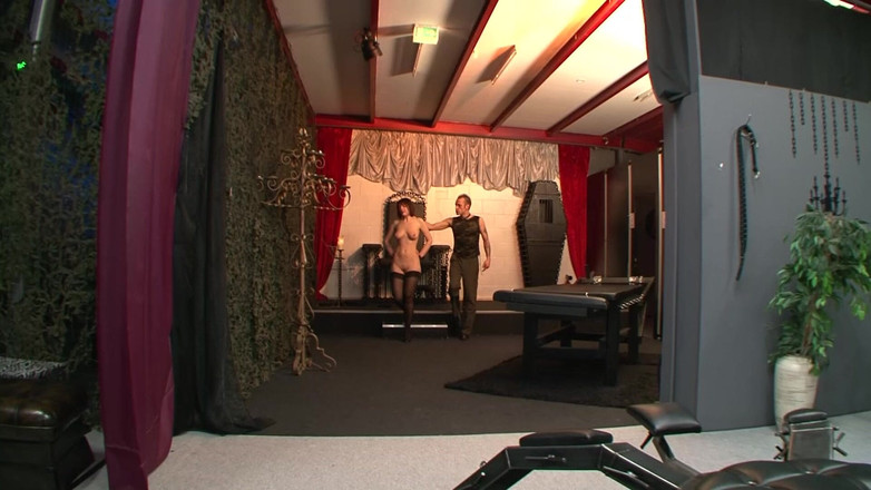 German BDSM MMV: BDSM - Penggunaan kasar Mainan Submisif dalam Rantai