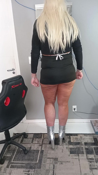 Sexy ass CDzinhafx: Seksi götüm mini etek giyiyor