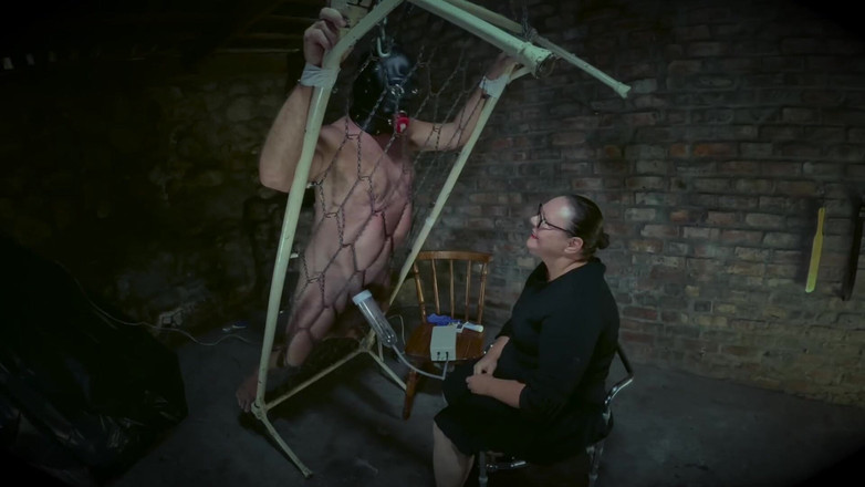 Mistress April: Köle için zalim yatak