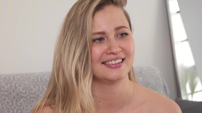 Stella Cardo: Sexy Lehrerin, die sich zu Hause entspannt