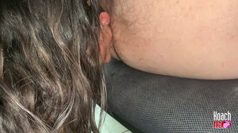 thundass: Ela Gosta De Cheirar Profundamente Minha Bunda E Lambê-la Apaixonadamente.