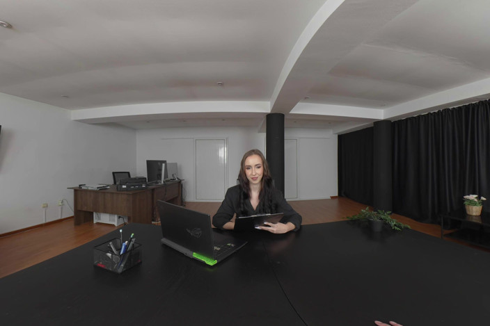 NO2StudioVR: Lara Sins - Men in Back