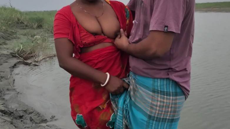 Sabina244: Deshi Bowdi Fucking Alone Beside a River Outdoor