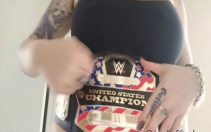 Geeky Femdom: Jessica Nova - campeona de lucha doble