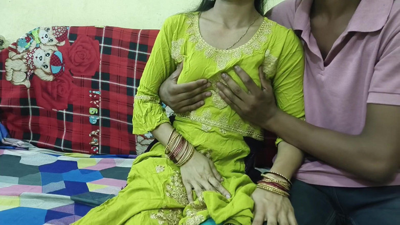 Your kavita bhabhi: 섹스하는 18살 배다른 아들의 방으로 들어가는 인도 바비