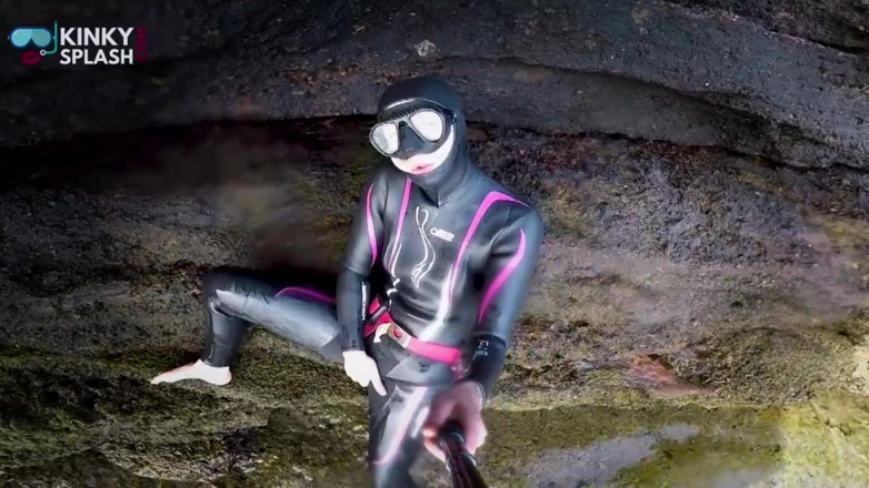 UKCuteGirl Lucy Lauren: Neoprene Wetsuit &amp; Dive Mask Masturbation by the Sea
