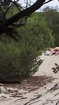 Couple Spied on While Fucking on the Beach