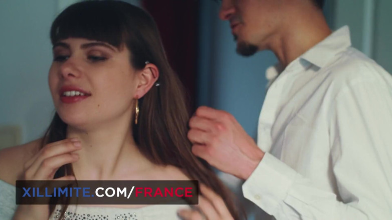 Made In France: Sesso romantico con la splendida tettona Mariska