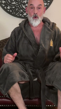 Séance de rituel du soir avec un goon graissé