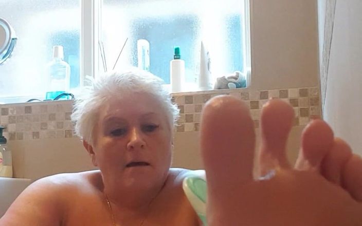 UK Joolz: स्नान में शेविंग, आप मदद करने जा रहे हैं?