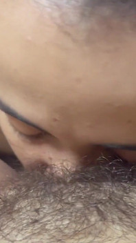 meri premika meri baalon vaali choot ke bich meri chhoti choot ke ankur ki talaash karti hai