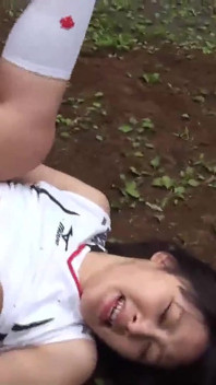 Awek Jepun dikongkek di dalam hutan dan dapat pancutan muka