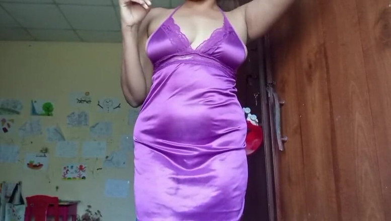 Miya White: Srílanská učitelka Anne v Solo v jejím pokoji