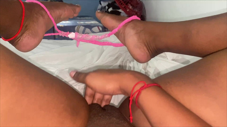 olivercastelistar: Chiude la porta e cerca l'orgasmo