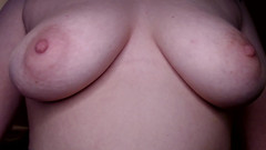 Abby Anna: 자연산 젖탱이 Jiggling 튀는 근접 촬영 젖꼭지