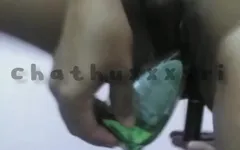 Karım kameraya vücudunu gösteriyor
