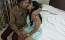 Horny Indian Couple: Возбужденная индийская бхабхи грязно говорит на хинди занимается сексом с приемом спермы внутрь