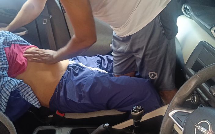 Palani69: Üniformalı üniversiteli kız üvey babasıyla arabada seks yapıyor bölüm 3