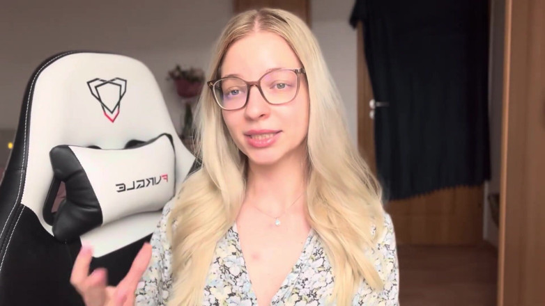 Goddess_Bella_Rae: Публичная игра - воздействие