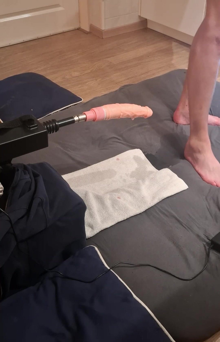 NoFace Twink X: Extrémní sexy Twink Zezadu dostane jeho zadek zničen fuckmachine orgasmus
