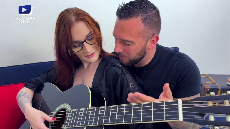 Video Porno One: Ela é dilacerada por seu professor de música