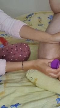 Мне было скучно, поэтому я трахнул моего бойфренда в задницу с батплагом и дал ему быструю дрочку