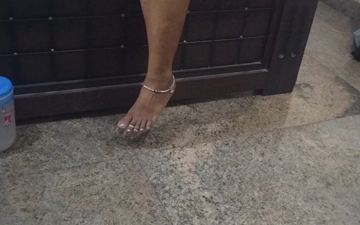Tamil lesbian: Casual dans met Tamil-liedjes