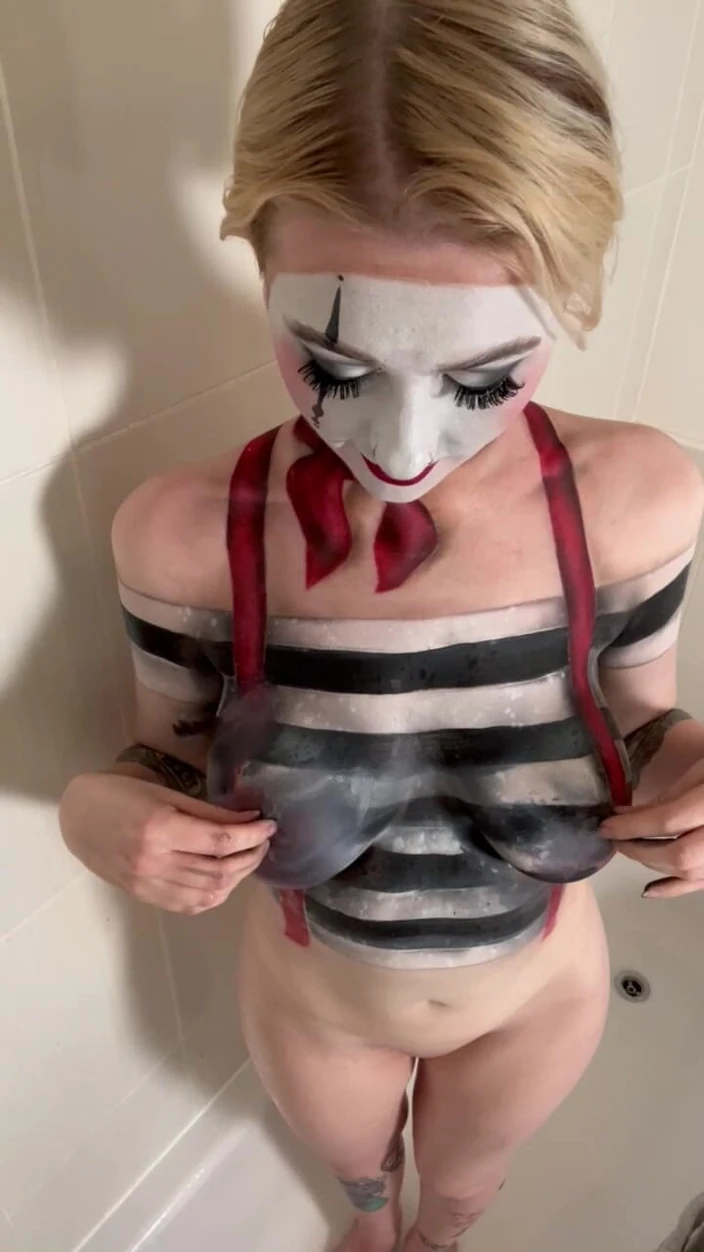 Em Yang: Mime Bodypaint Shower Play