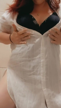 Rub My Pussy for You in the Fitting Room