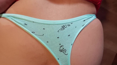 Mishelxl: Isteri hamil saya menghisap pantat saya dan kemudian saya memberinya...