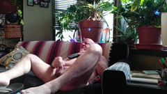 beardaddychub: Niedźwiedź szarpie się na klapki i zjada spermę