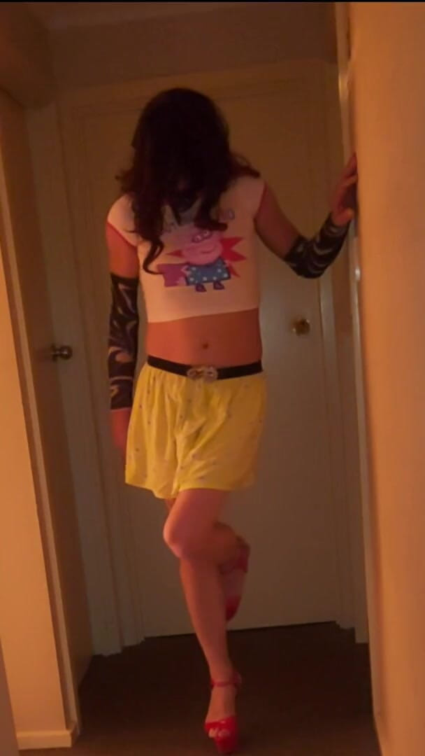 Lizzaali: Teasing in my little yellow skirt no pantys ,i was a...