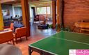 Jade Kink: Echte strip ping-pong winnaar neemt alles