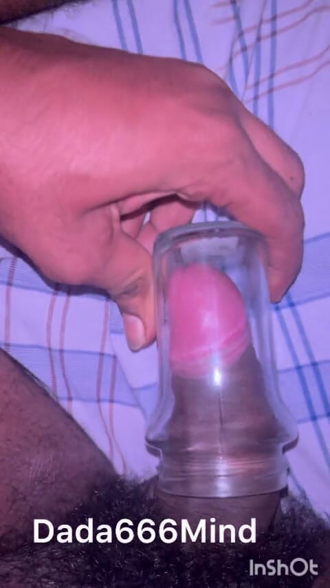 Zingaa: Indischer junge masturbiert mit glasglas